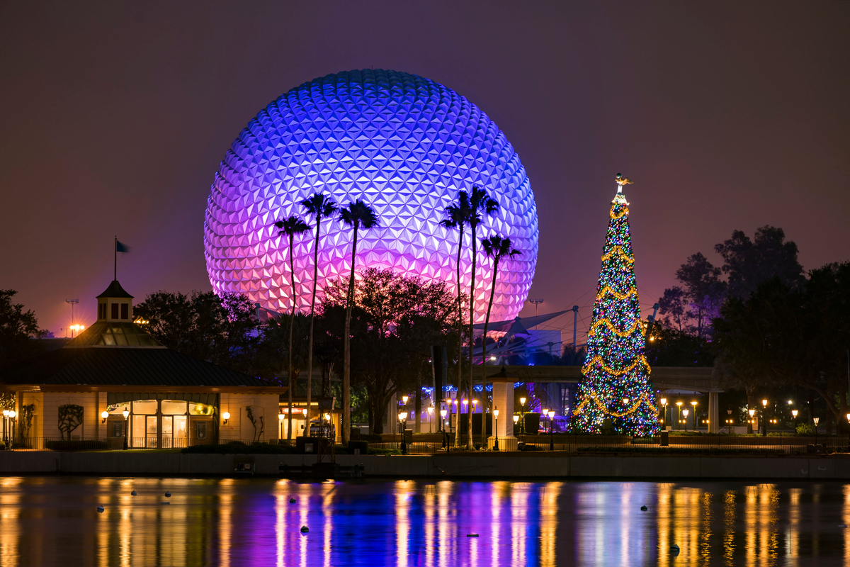 Spaceship Earth durant la période des Fêtes Spaceship Earth durant la période des Fêtes