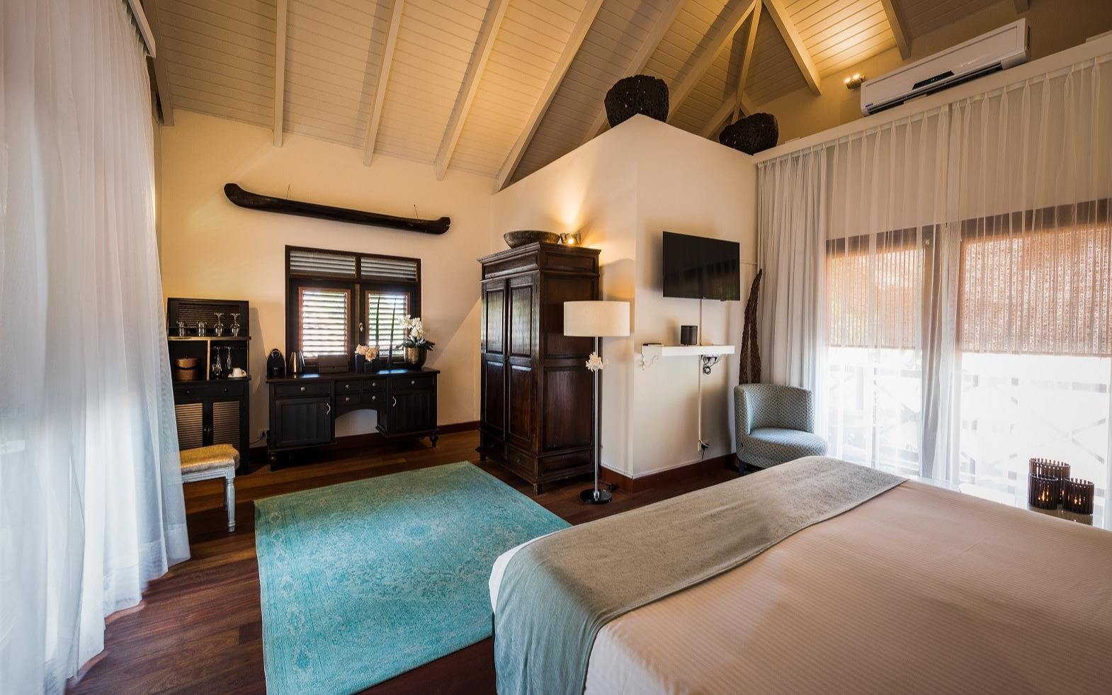 Colonial room Colonial room