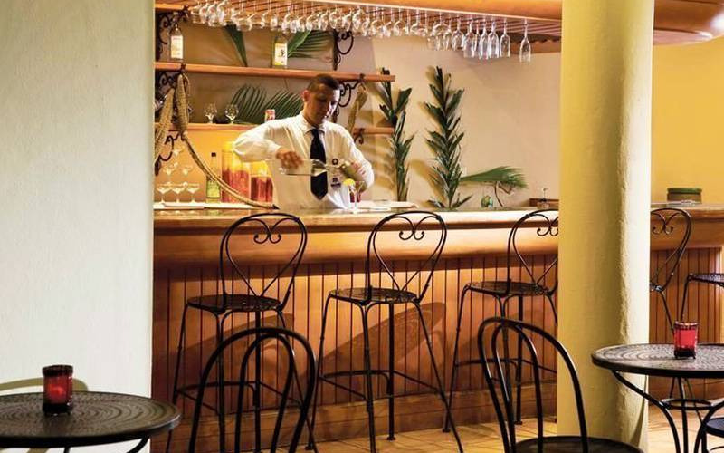 Bar Bar