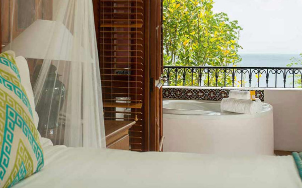 Villa suite with jacuzzi Villa suite with jacuzzi