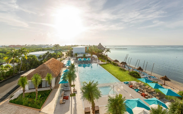 Pool at Club Med Cancun Pool at Club Med Cancun