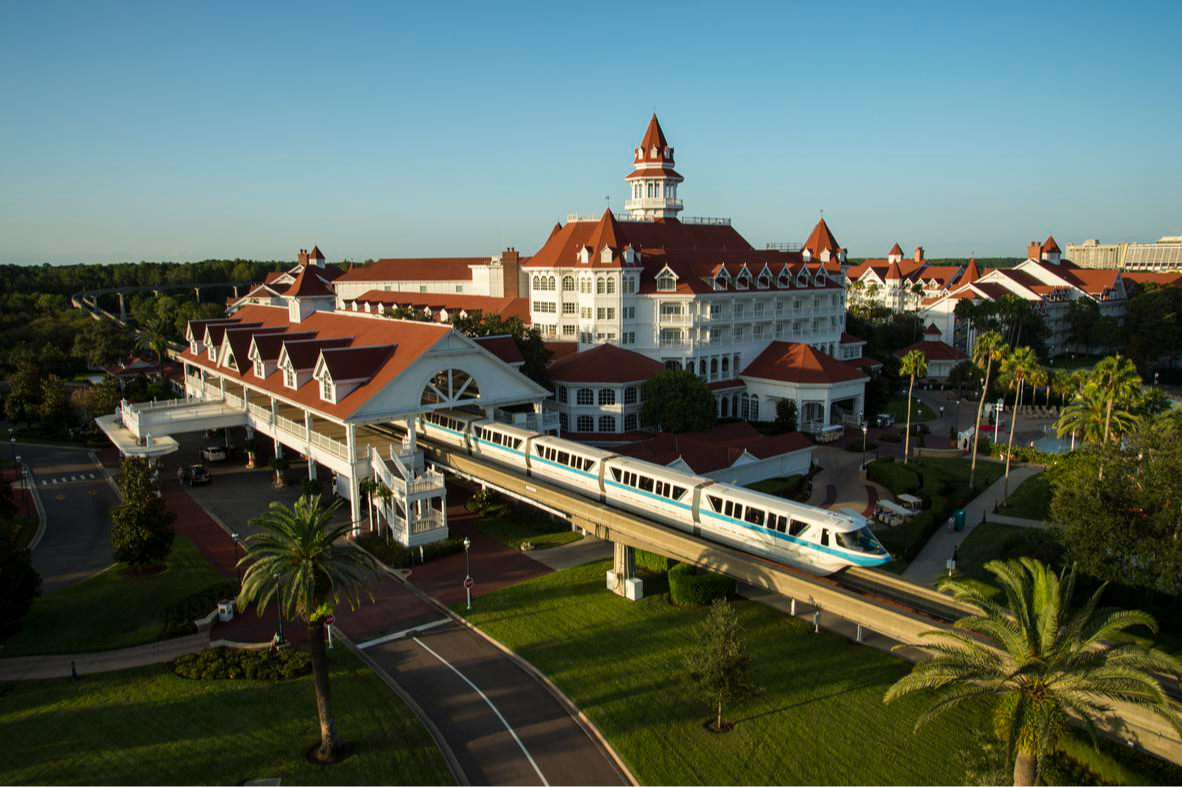 Monorail au Disney’s Grand Floridian Resort & Spa à Walt Disney World Resort en Floride Monorail au Disney’s Grand Floridian Resort & Spa à Walt Disney World Resort en Floride