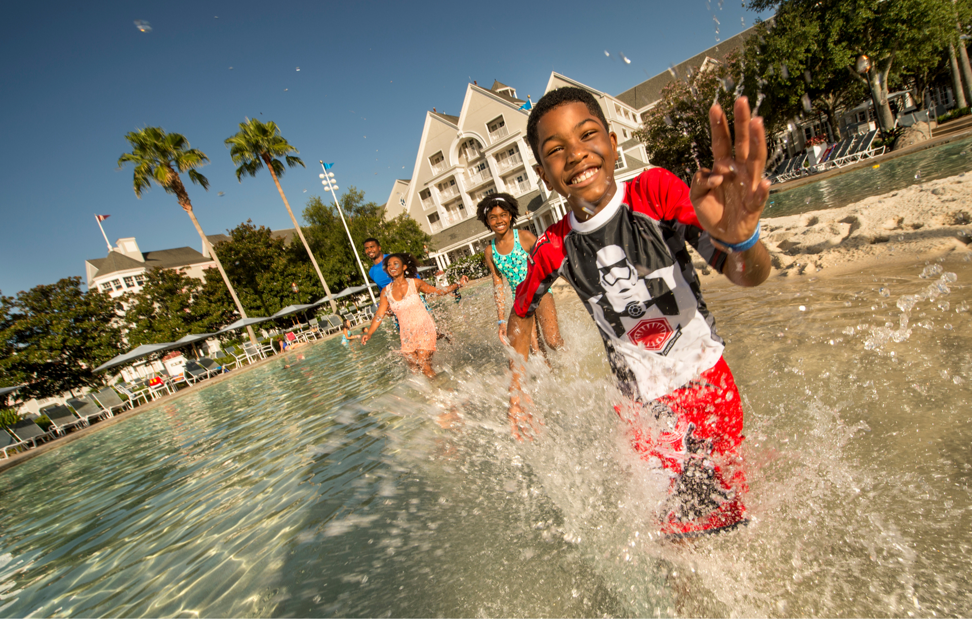 Piscine au Disney’s Yacht Club Resort à Walt Disney World Resort en Floride Piscine au Disney’s Yacht Club Resort à Walt Disney World Resort en Floride