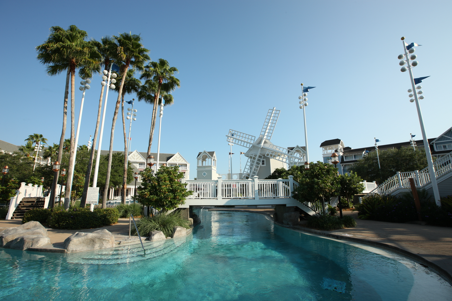 Piscine au Disney’s Yacht Club Resort à Walt Disney World Resort en Floride Piscine au Disney’s Yacht Club Resort à Walt Disney World Resort en Floride