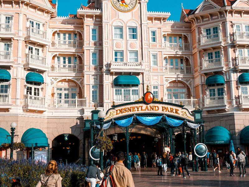 L’entrée du parc Disneyland devant le Disneyland Hotel, Disneyland Paris