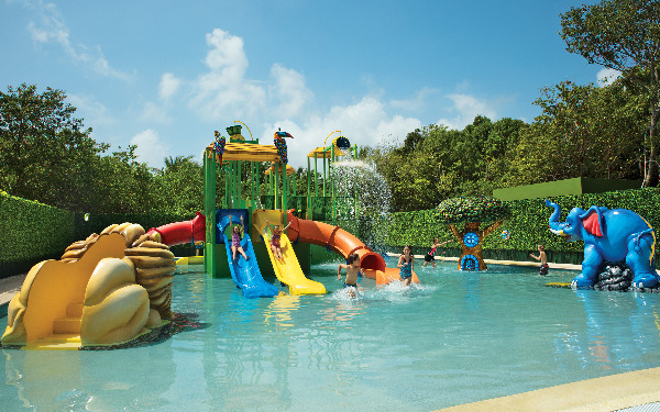 Family Pool Family Pool