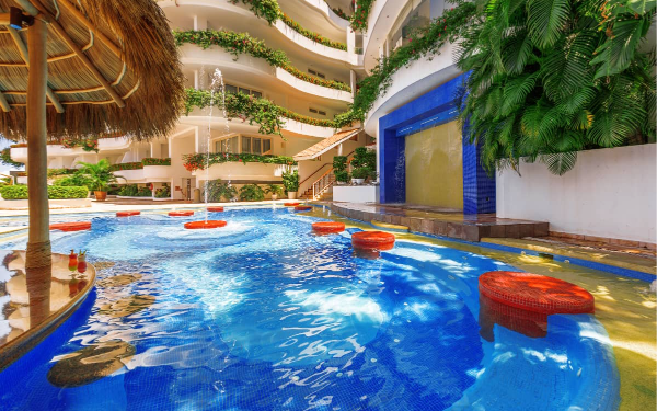 Piscine au Grand Miramar All Luxury Suites & Residence Piscine au Grand Miramar All Luxury Suites & Residence