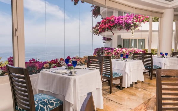 Restaurant au Grand Miramar All Luxury Suites & Residence Restaurant au Grand Miramar All Luxury Suites & Residence