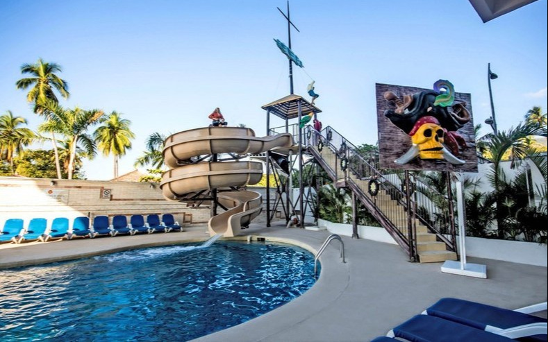 Family pool Family pool
