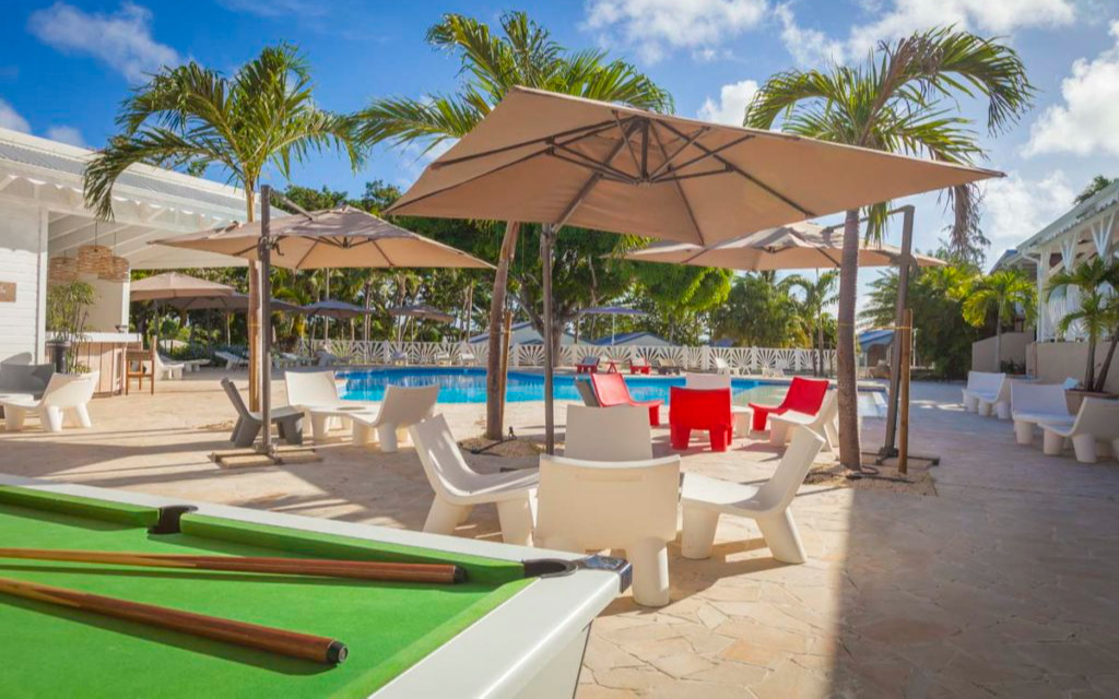 Swiming pool and pool table Swiming pool and pool table