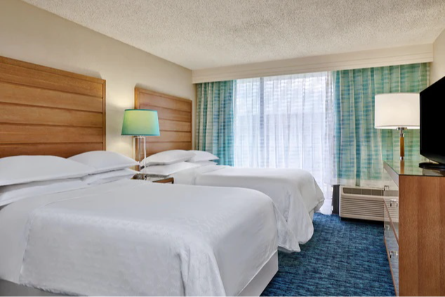 Queen Room at Sheraton Lake Buena Vista Resort Queen Room at Sheraton Lake Buena Vista Resort
