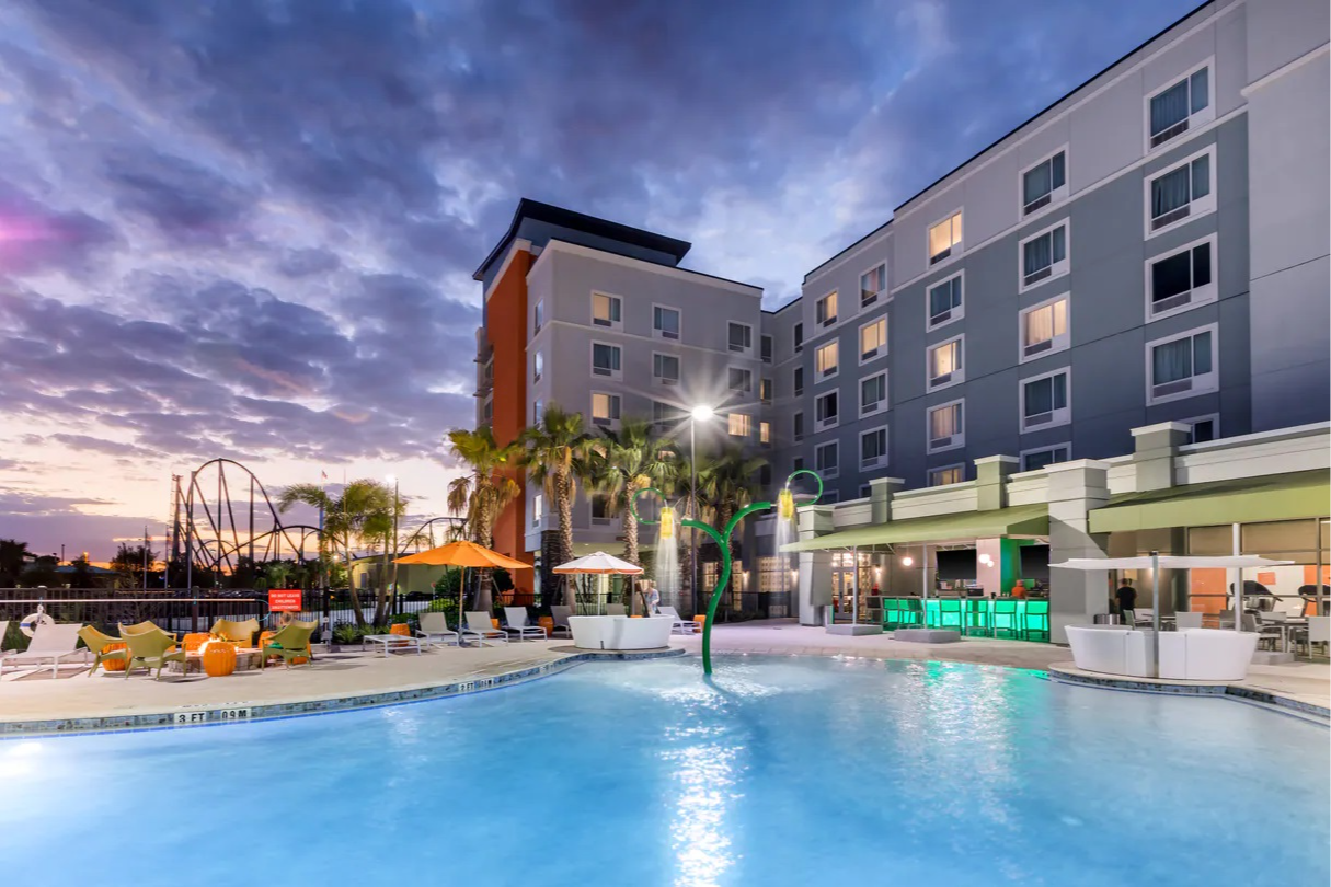 Piscine du TownePlace Suites Orlando Theme Park/Lake Buena Vista Piscine du TownePlace Suites Orlando Theme Park/Lake Buena Vista