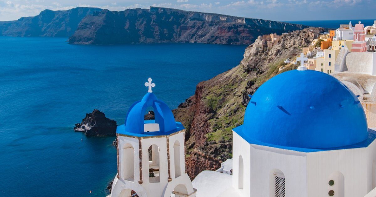 Share image for the article on travelling to Greece from Quebec